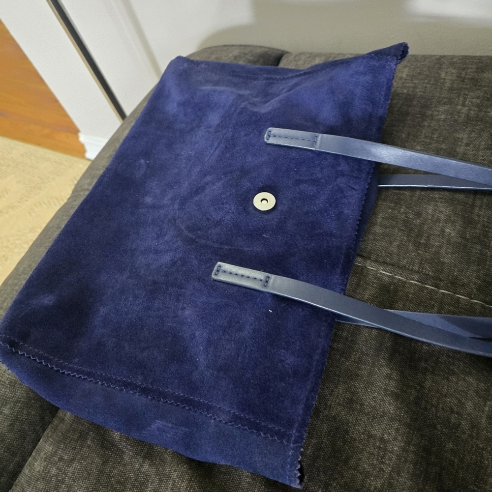 Zara Navy Blue Satchel with Red Scarf Accent does not have the red cloth - Picture 10 of 12